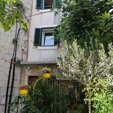 Daire Petar In Old Part Of Town