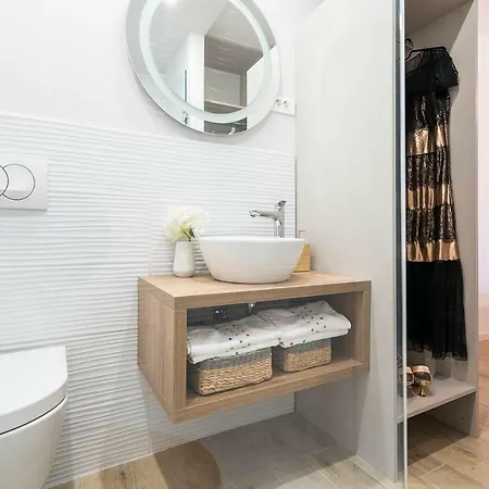 Petar In Old Part Of Town Daire Split