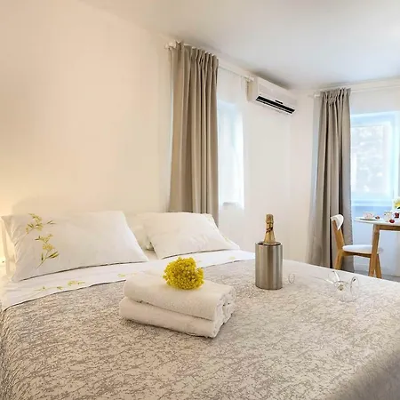 Apartment Petar In Old Part Of Town Split