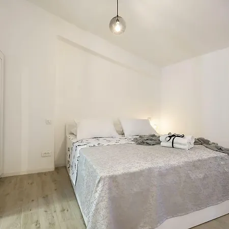 Petar In Old Part Of Town Сплит