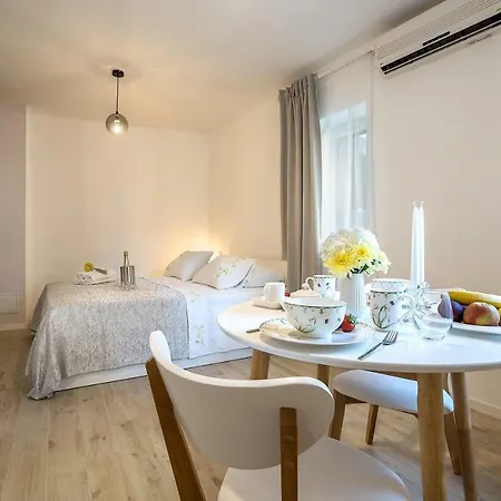 Petar In Old Part Of Town Apartment *