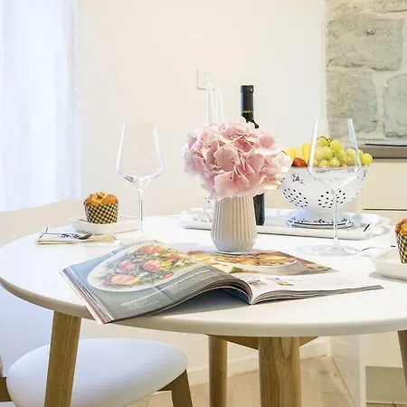 Petar In Old Part Of Town 아파트